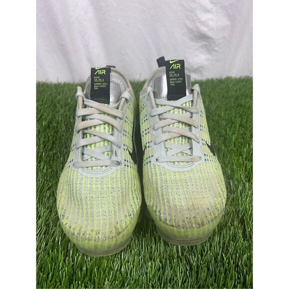 Nike Air VaporMax Flyknit 3 GS Light Silver Volt Size 5.5Y Womens 7 BQ5238-002 - Picture 2 of 9